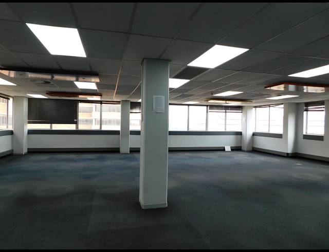 1,306M² OFFICE TO LET IN FERNDALE